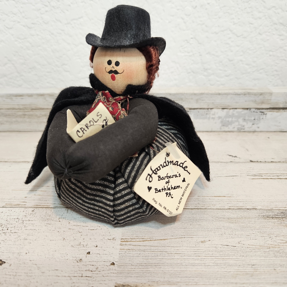 Barbara's of Bethlehem, PA handmade stuffed cloth, wood doll. Amish Caroler 4"